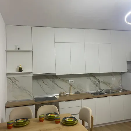 St טיראנה